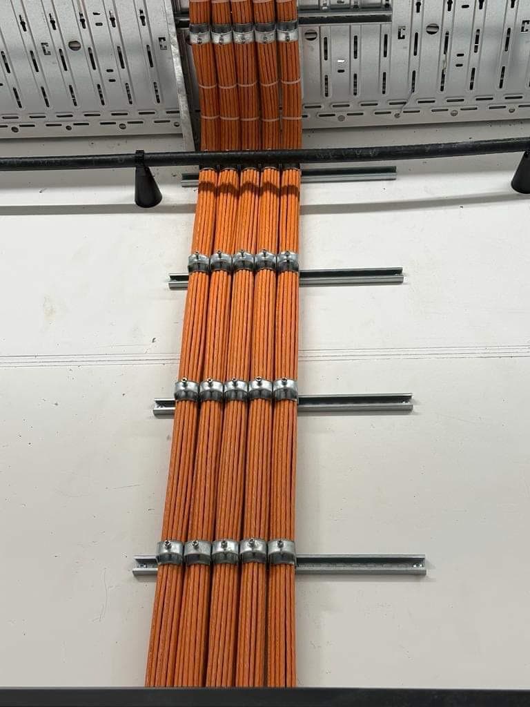 Rozvody kabelů a vedení